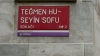istanbul un kırmızı sokak tabelaları