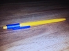 tepesi mavi kendisi sarı tükenmez kalem