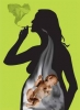 hamileyken sigara içen kadın