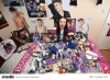 justin bieber kartonuyla uyuyan hayran / #924642