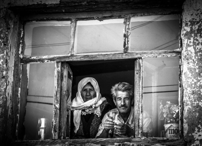 Cam'dan Bakiyoruz Hayata