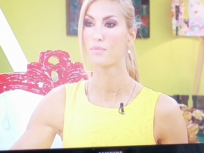 çağla şikel in boynu