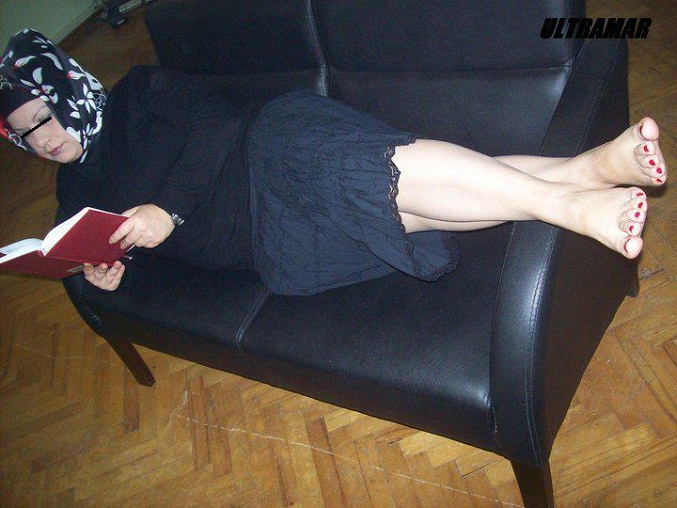 Ayak yalayan kızlar